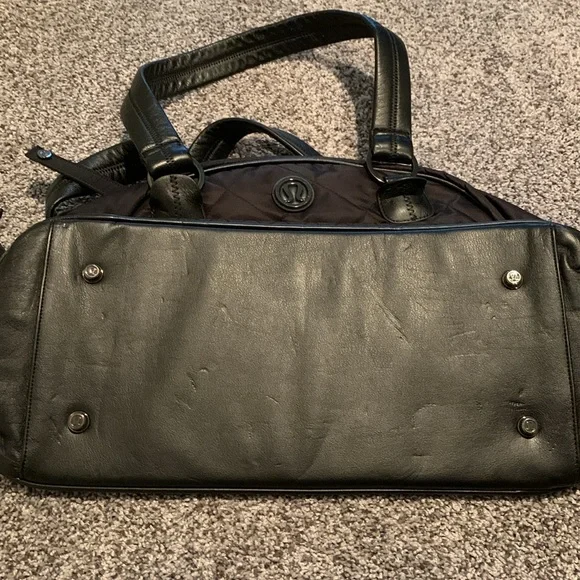 EUC Lululemon quilted carry bag - Picture 6 of 11